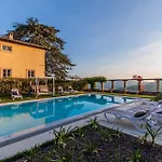 Borbone In Pieve S. Stefano, Villa *