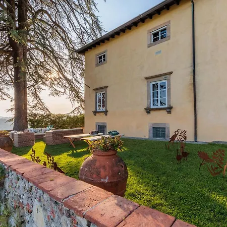 Borbone In Pieve S. Stefano, Villa Lucca
