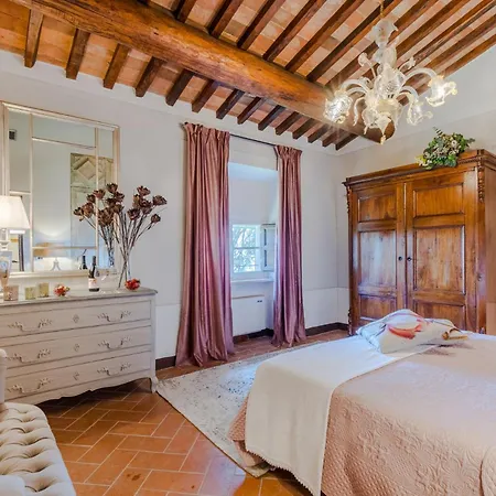 Borbone In Pieve S. Stefano, Villa *