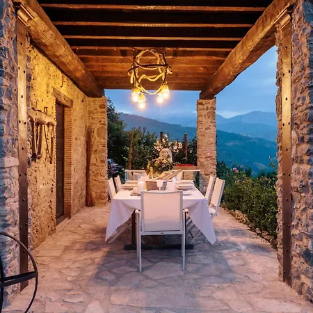 Borbone In Pieve S. Stefano, Villa Lucca