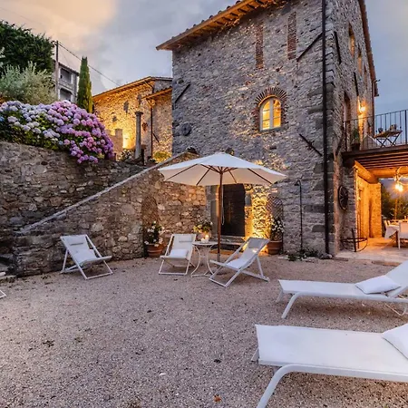 Borbone In Pieve S. Stefano, Villa *